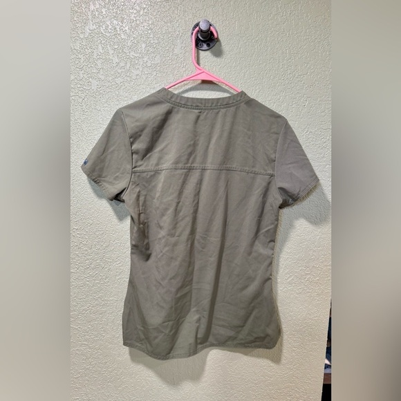 Med Couture Women's Olive V-Neck Tee Size S - Picture 3 of 3